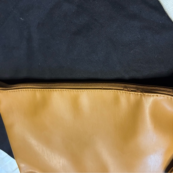 Minimalist Chic Tan Shoulder or Clutch Bag Perfect for everyday use - Picture 4 of 5